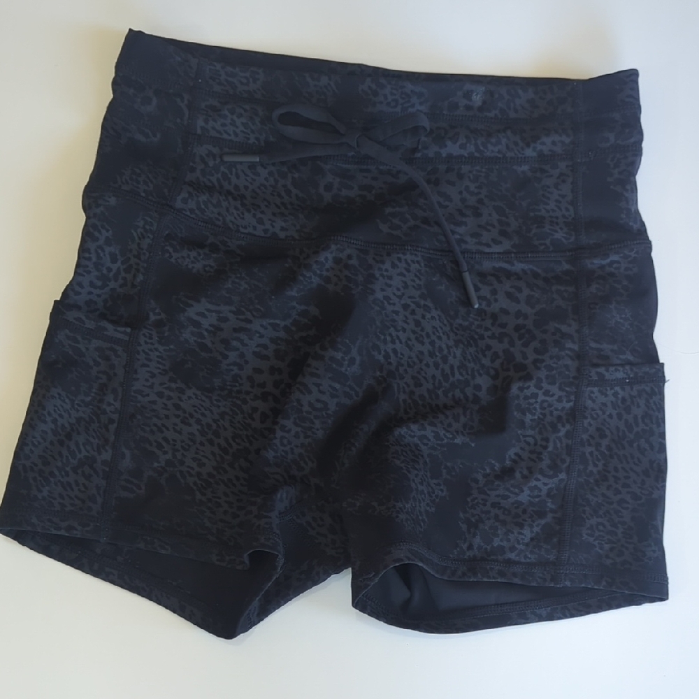 ZYIA Black Leopard Pocket Drawstring Luxe Hustle Shorts -2 Size Small